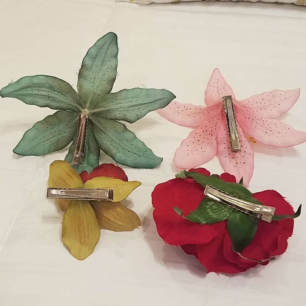 Beautiful Flower Hair Clips - Picture 2 of 2